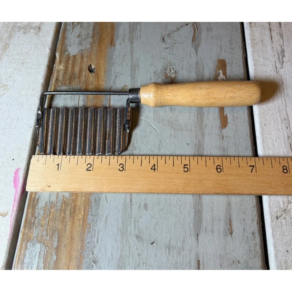 Vintage Crinkle Ripple Cutter Turned Wood Handle Unmarked Potatos Vegetables